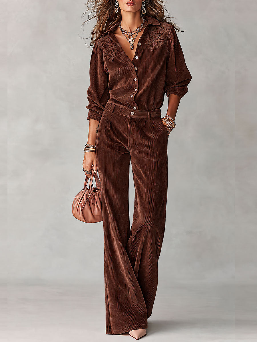 Set boho chic con camicia in velluto a coste con bordi in pizzo e pantaloni a gamba larga