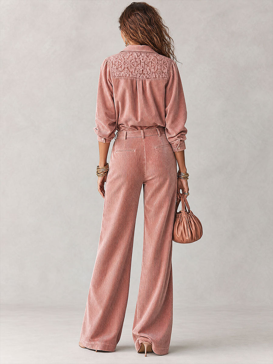 Set boho chic con camicia in velluto a coste con bordi in pizzo e pantaloni a gamba larga