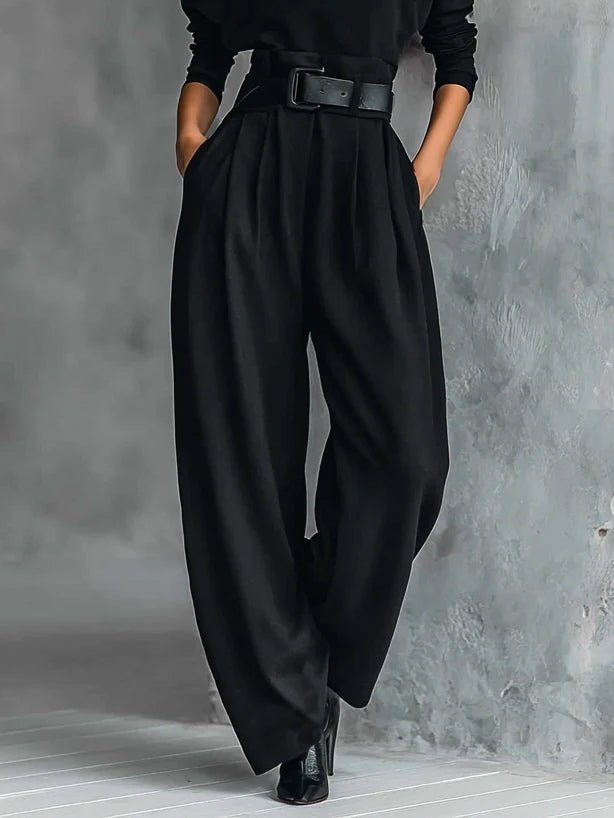 Ginevra | Completo nero con collo alto e pantaloni a gamba dritta